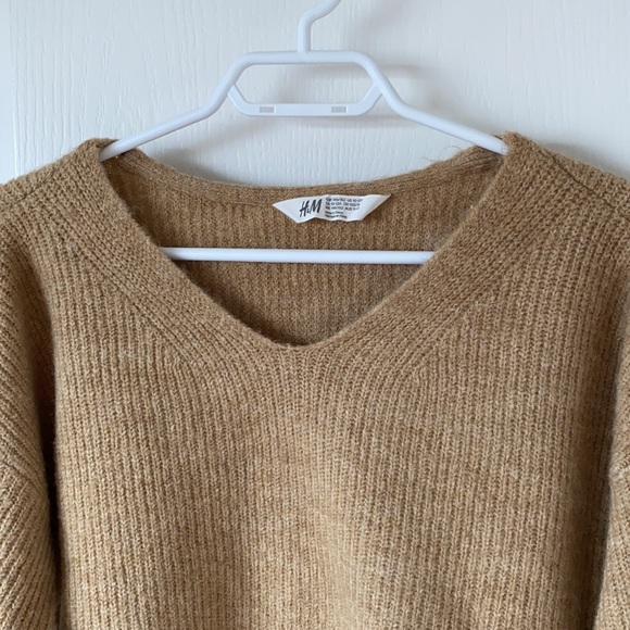 H&M (10-12 yr) tan v-neck sweater - Picture 3 of 4